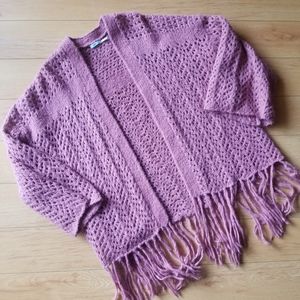 UO KIMCHI BLUE DUSTY ROSE CROCHET CARDIGAN FRINGES
